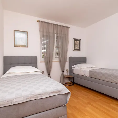 Ivan Apartman *