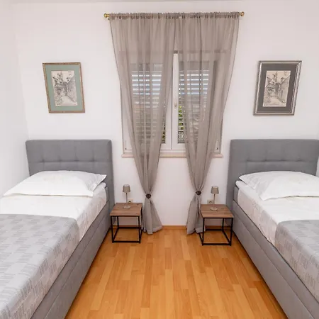Ivan Apartman *